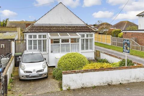 Park Avenue, Birchington CT7 2 bed detached bungalow for sale