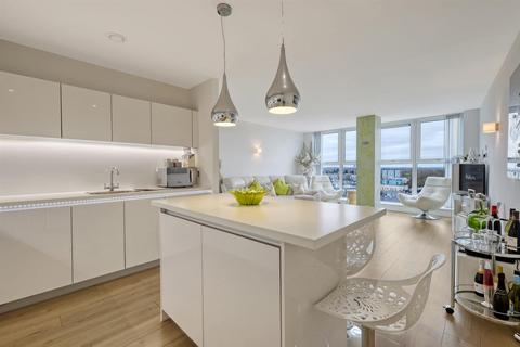Meadow Walk, Chelmsford 2 bed penthouse for sale
