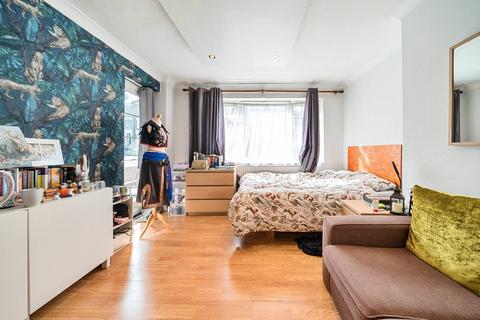Stockwell Road, Brixton, London, SW9 3 bed flat for sale