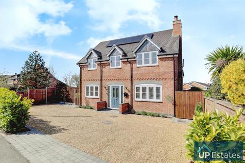 BESPOKE NEARLY NEW DETACHED Main... 5 bed detached house for sale