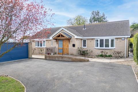 Evergreen Drive, Kettering NN14 2 bed detached bungalow for sale