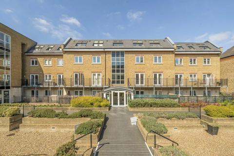 Garratt Lane, London SW18 1 bed flat for sale