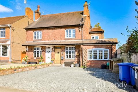 School Lane, Hopwas, Tamworth, B78 3 bed semi