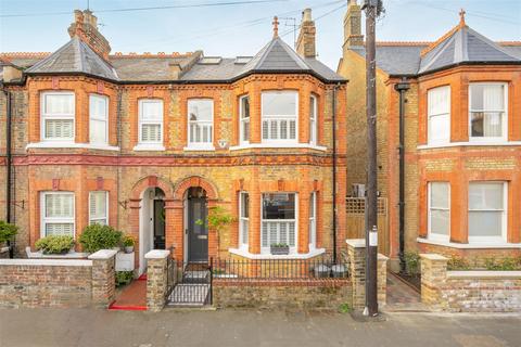 Queens Road, Windsor 4 bed end of terrace house for sale