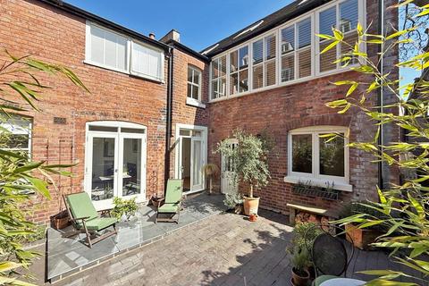 Castle Street, Shrewsbury 2 bed apartment for sale