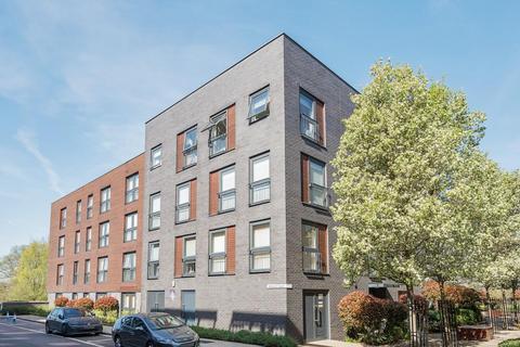 Howard Road, Stanmore HA7 3 bed flat for sale