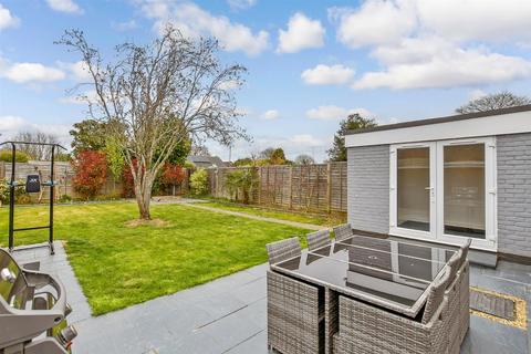 Wrangleden Road, Maidstone ME15 2 bed semi