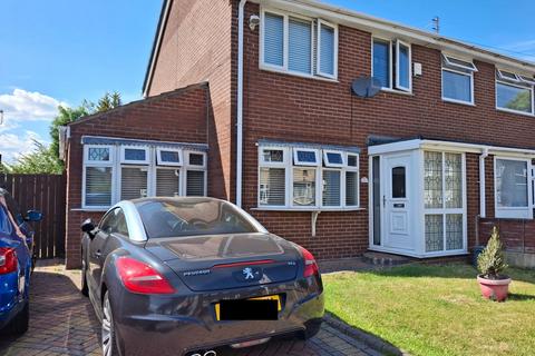 12a Grampian Close, Chadderton... 3 bed semi