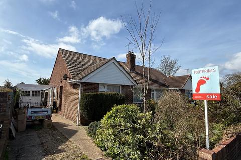 Rhodes Gardens, Broadstairs CT10 2 bed semi