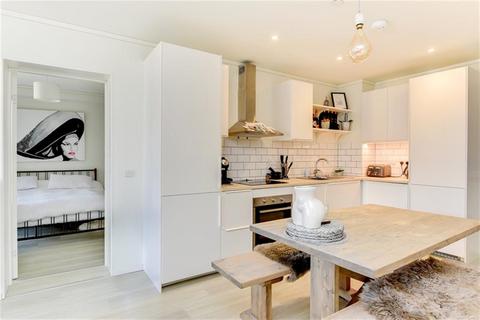 1 Ladybower Road, Worthing BN13 2 bed flat for sale