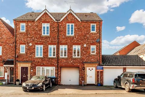 4 bedroom town house for sale