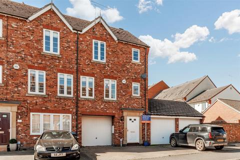 4 bedroom town house for sale