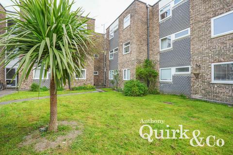 Eastern Esplanade, Canvey Island, SS8 2 bed flat for sale