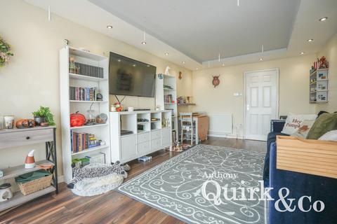Eastern Esplanade, Canvey Island, SS8 2 bed flat for sale