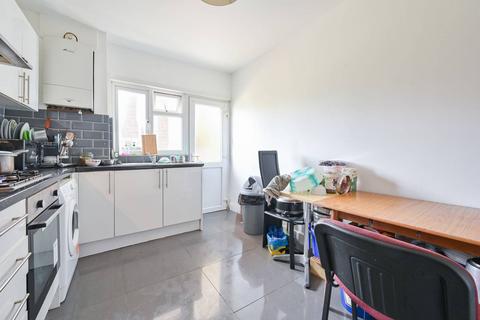 Alexandra Avenue, Rayners Lane... 2 bed flat for sale