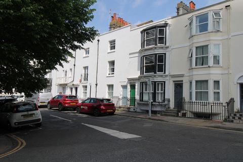 Russell Square, Brighton BN1 1 bed flat for sale