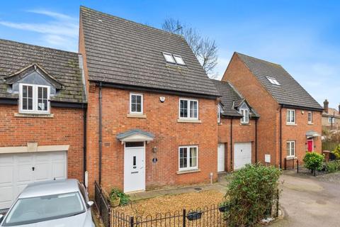 Ivy Lane, Finedon, Wellingborough, NN9 4 bed townhouse for sale