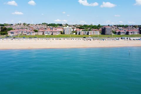 3 bedroom flat for sale