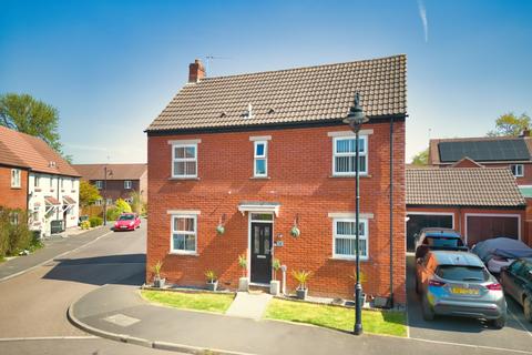 14 Venn Close, Cotford St. Luke, Taunton 3 bed detached house for sale