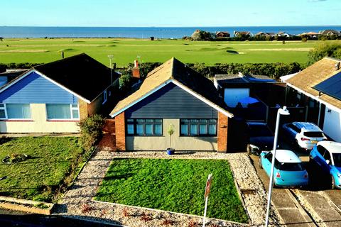 Queen Berthas Avenue, Birchington, CT7 3 bed bungalow for sale