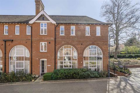 Bell College Court, Saffron Walden CB11 2 bed apartment for sale