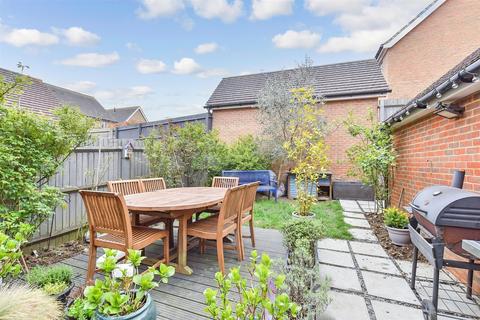 Albion Drive, Larkfield, Aylesford, Kent 3 bed semi