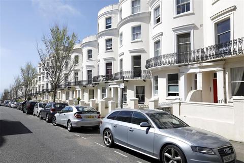 Lansdowne Place, Hove, East Sussex, BN3 2 bed apartment for sale