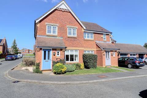 Maybush Gardens, Great Missenden HP16 3 bed semi