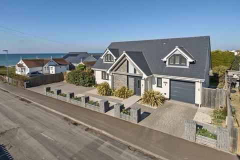 Danefield Road, Selsey, PO20 3 bed detached house for sale