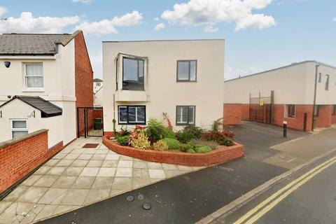 New Street, Cheltenham GL50 2 bed flat for sale