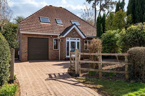 Plough Road, Lingfield RH7 4 bed detached house for sale