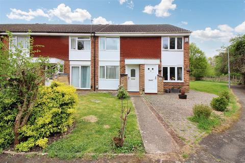 Upper Abbotts Hill, Aylesbury 2 bed terraced house for sale