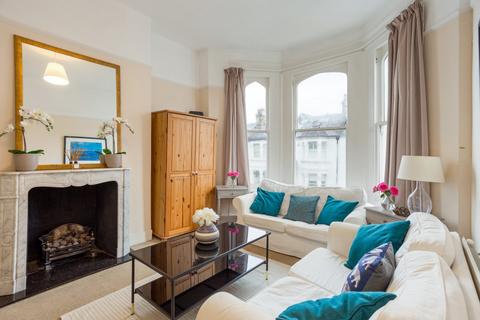 Whittingstall Road, London 2 bed flat for sale