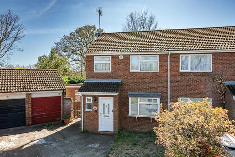 Hunting Gate, Hemel Hempstead... 3 bed semi