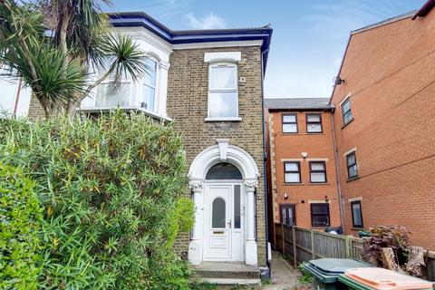 Earlham Grove, Forest Gate, London, E7 2 bed flat for sale