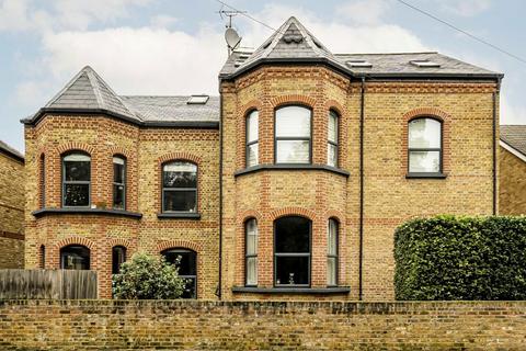 Coleshill Road, Teddington TW11 2 bed flat for sale