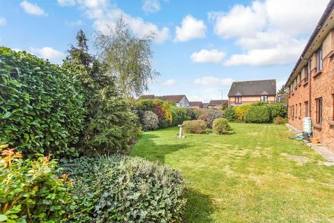Berry Close, Hornchurch RM12 2 bed flat for sale