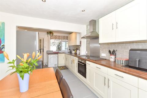 Milton Close, Dover CT16 3 bed semi