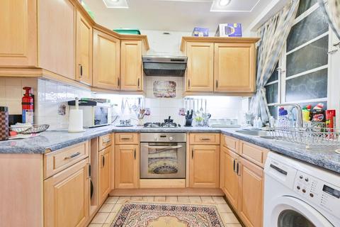 Albion Street, Hyde Park Estate... 3 bed flat for sale