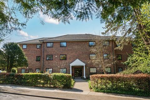 Carew Road, Northwood 2 bed apartment for sale