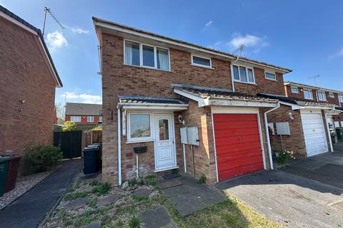 Kestrel Avenue, Woodville... 2 bed semi