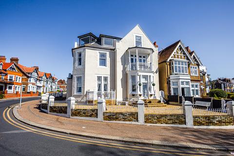 Westcliff Parade, Westcliff