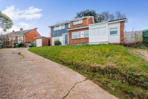 Old Farm Drive, Hampshire SO18 5 bed detached house for sale