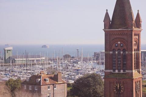 South Street, Hampshire PO12 2 bed flat for sale