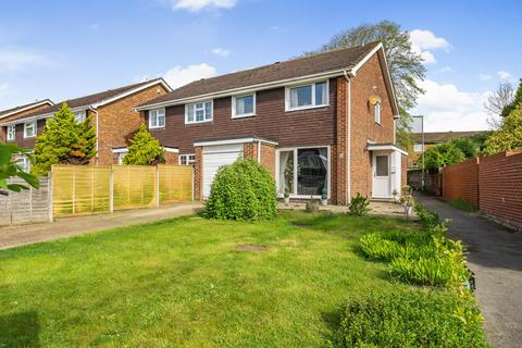 Glenbrook Walk, Hampshire PO14 4 bed semi