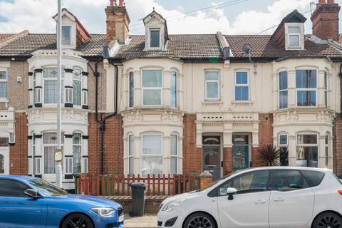 Stubbington Avenue, Hampshire PO2 2 bed flat for sale