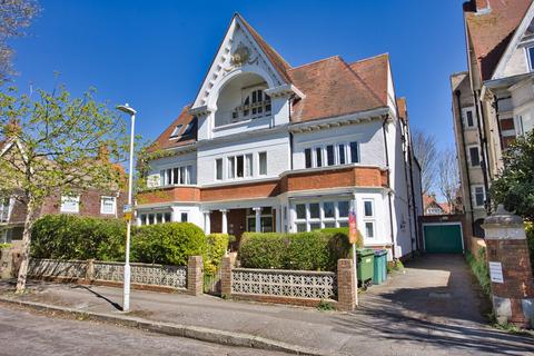 Grimston Gardens, Folkestone, Kent, CT20 2 bed flat for sale