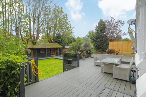 Grimston Gardens, Folkestone, Kent, CT20 2 bed flat for sale