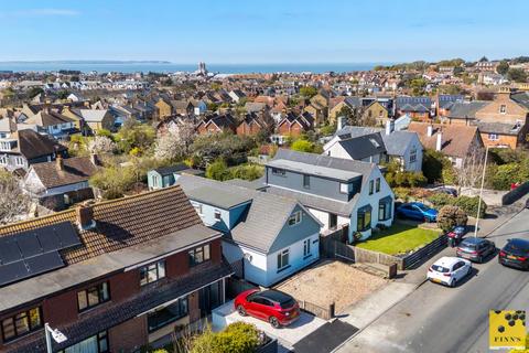 Castle Road, Whitstable CT5 5 bed detached house for sale