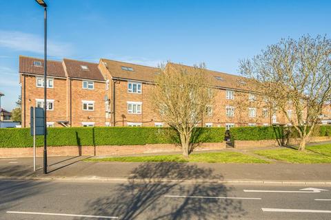 Lampton Road, Hounslow TW3 2 bed flat for sale